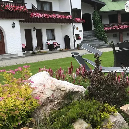 普瑞灵格兰德宫酒店 招待所 3*